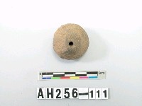 藏品(灰色粗砂雙錐陶紡輪)的圖片